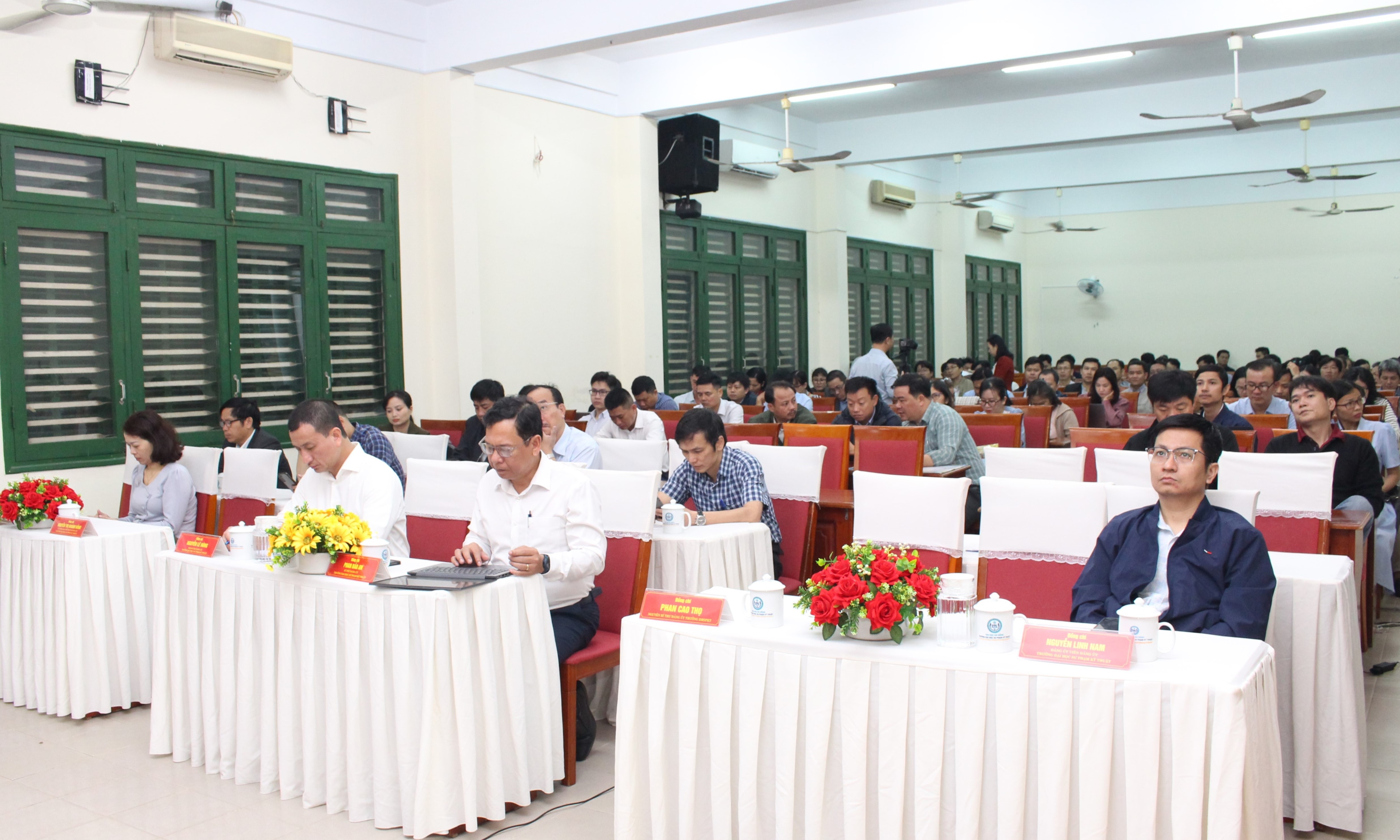 Đảng bộ Trường Đại học Sư phạm Kỹ thuật - Đảng bộ Đại học Đà Nẵng tham dự Hội nghị nghiên cứu, học tập, quán triệt và triển khai thực hiện Nghị quyết Đại hội XIV của Đảng