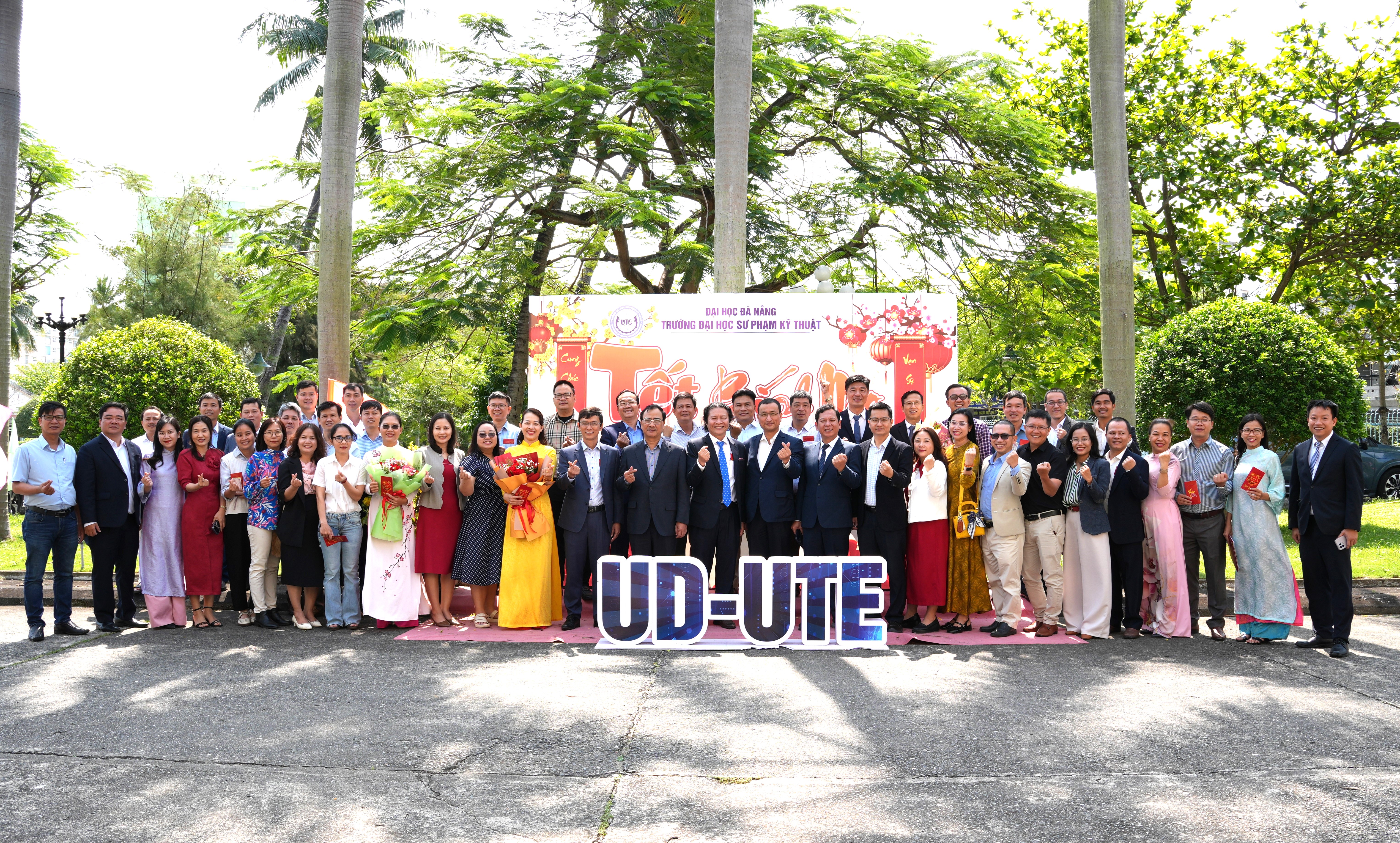 Trường ĐH Sư phạm Kỹ thuật - ĐH Đà Nẵng tổ chức gặp mặt đầu xuân Bính Ngọ, công bố các quyết định bổ nhiệm, bổ nhiệm lại viên chức quản lý và vinh danh tân Tiến sĩ