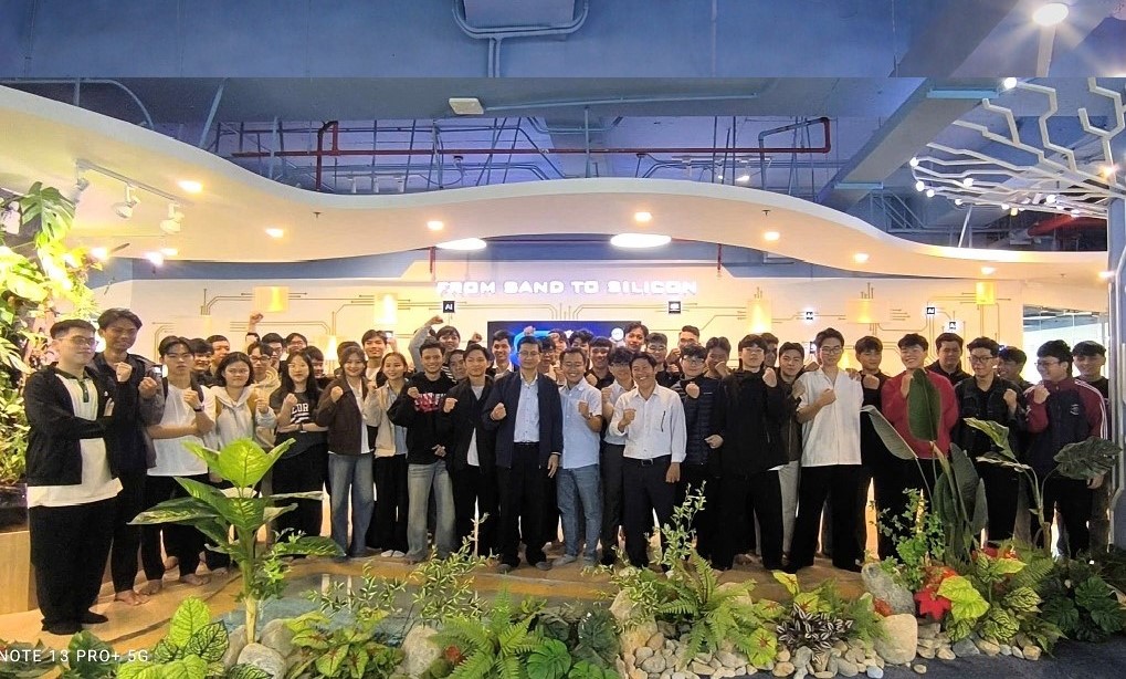 UD-UTE: Sinh viên chuyên ngành Thiết kế vi mạch bán dẫn tham quan, định hướng nghề nghiệp tại FPT Semiconductor