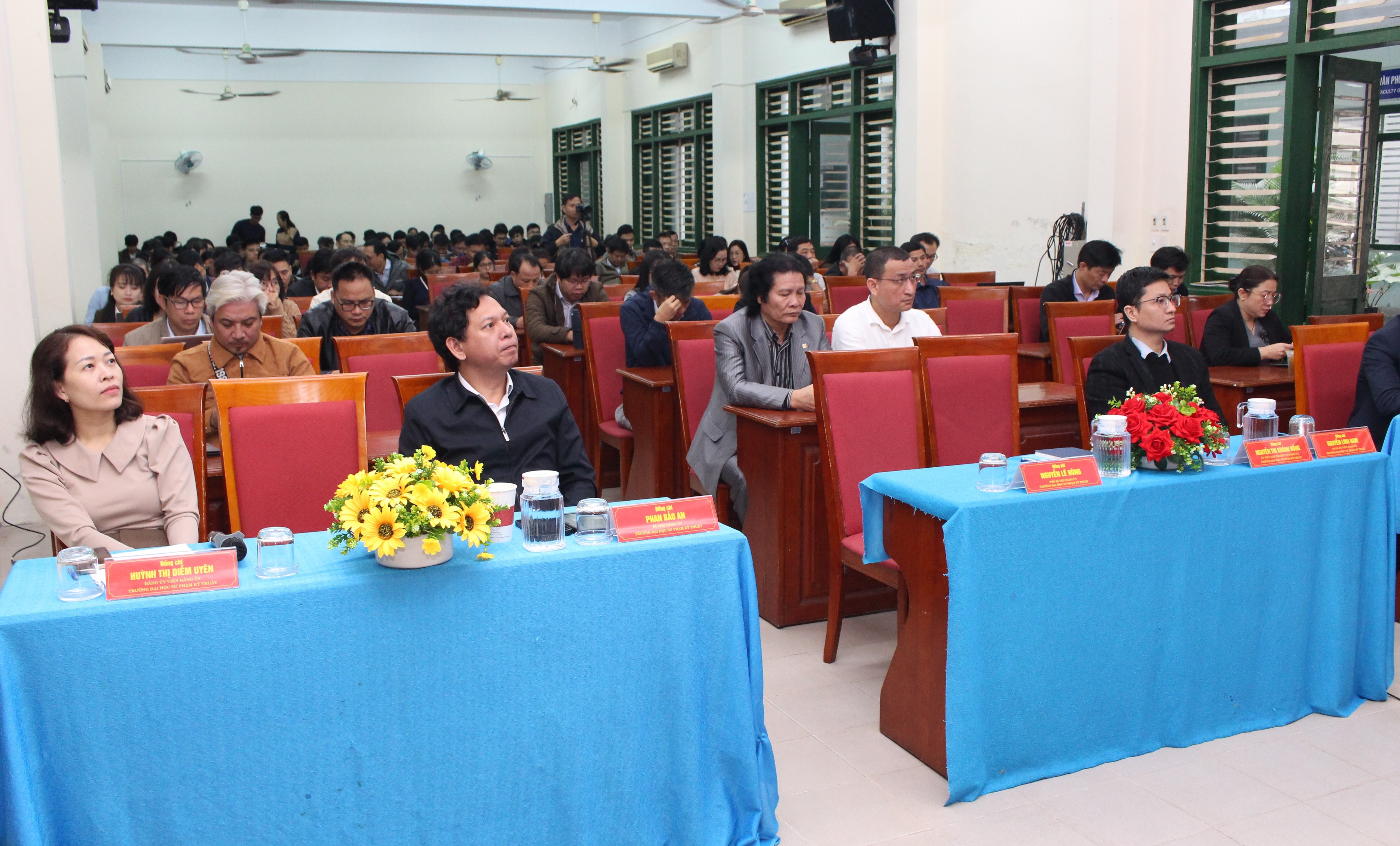 Đảng bộ Trường Đại học Sư phạm Kỹ thuật tham dự Hội nghị sinh hoạt chính trị kỷ niệm 96 năm Ngày thành lập Đảng Cộng sản Việt Nam và thông báo kết quả Đại hội đại biểu toàn quốc lần thứ XIV của Đảng